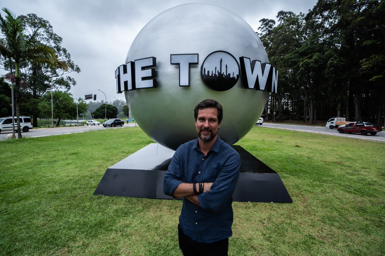 A magia de The Town chega oficialmente em São Paulo e esfera gigante é instalada no Parque Ibirapuera