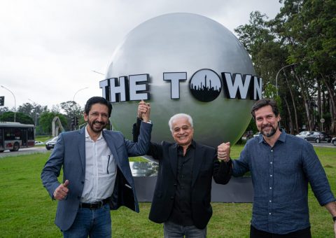 A magia de The Town chega oficialmente em São Paulo e esfera gigante é instalada no Parque Ibirapuera