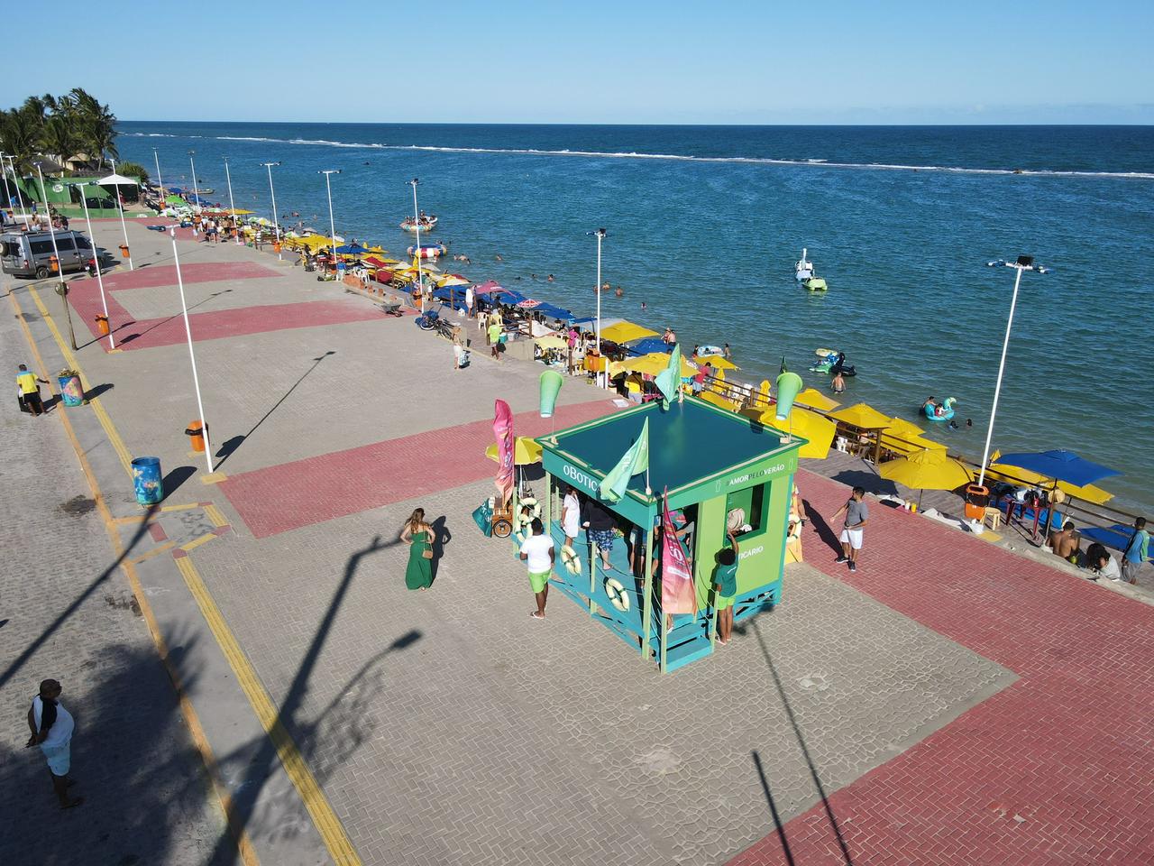 Verão Boticário tem espaço instagramável de lazer e diversão na Praia da Barra de São Miguel