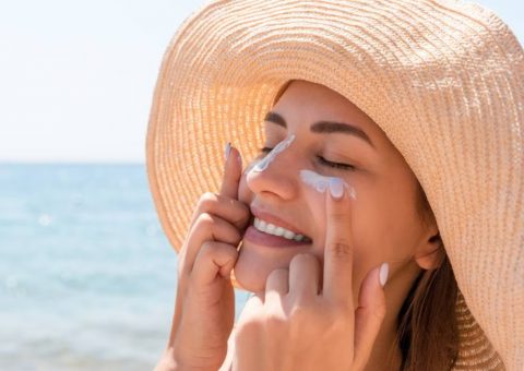 Protetor solar resistente à água: conheça os diferenciais para manter a pele protegida mesmo nos dias mais quentes