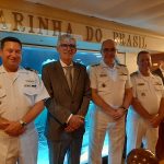 Navio-veleiro Cisne Branco recebe visita de autoridades e soamarinos