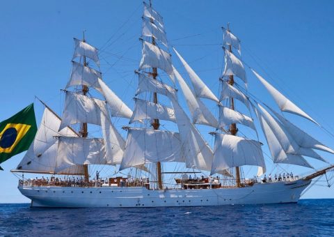 Navio-Veleiro Cisne Branco Atraca no Porto de Maceió