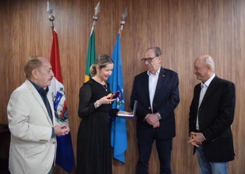 TCE/AL concede Medalha do Mérito Ministro Guilherme Palmeira ao conselheiro Sebastião Helvécio