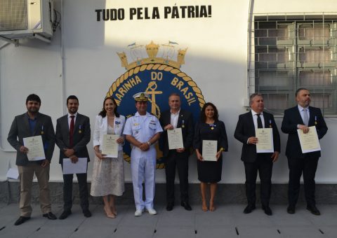 Capitania dos Portos de Alagoas realiza Cerimônia Cívico- Militar alusiva à entrega da Medalha “Amigo da Marinha” e do Título de “Tripulante Honorário”