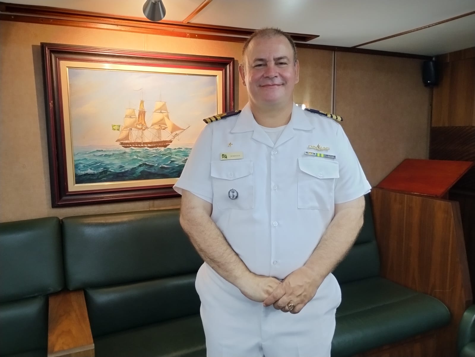 Soamarinos e autoridades visitam Fragatas “Constituição” e “União” da Marinha do Brasil