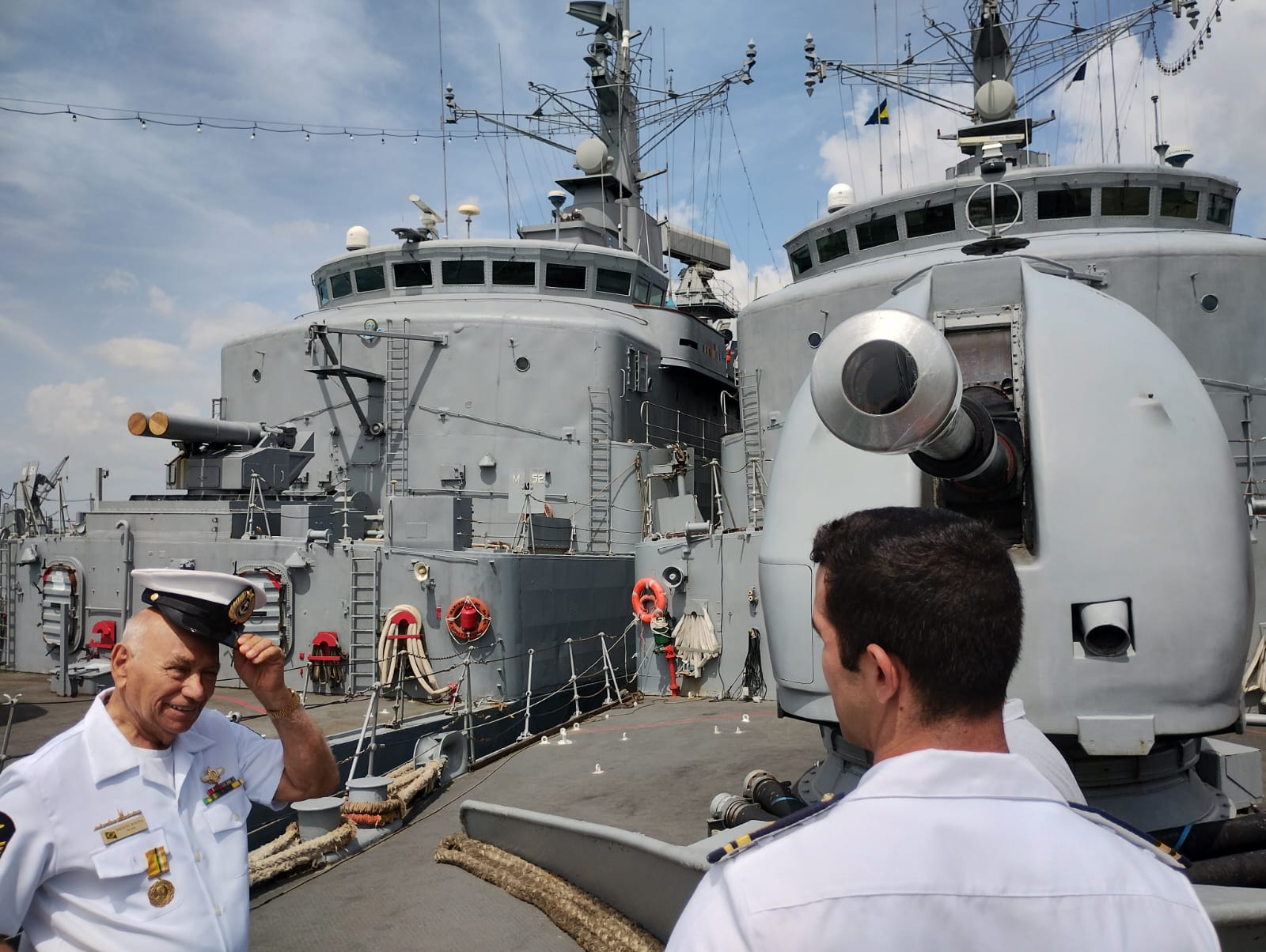 Soamarinos e autoridades visitam Fragatas “Constituição” e “União” da Marinha do Brasil