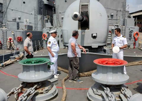 Soamarinos e autoridades visitam Fragatas “Constituição” e “União” da Marinha do Brasil