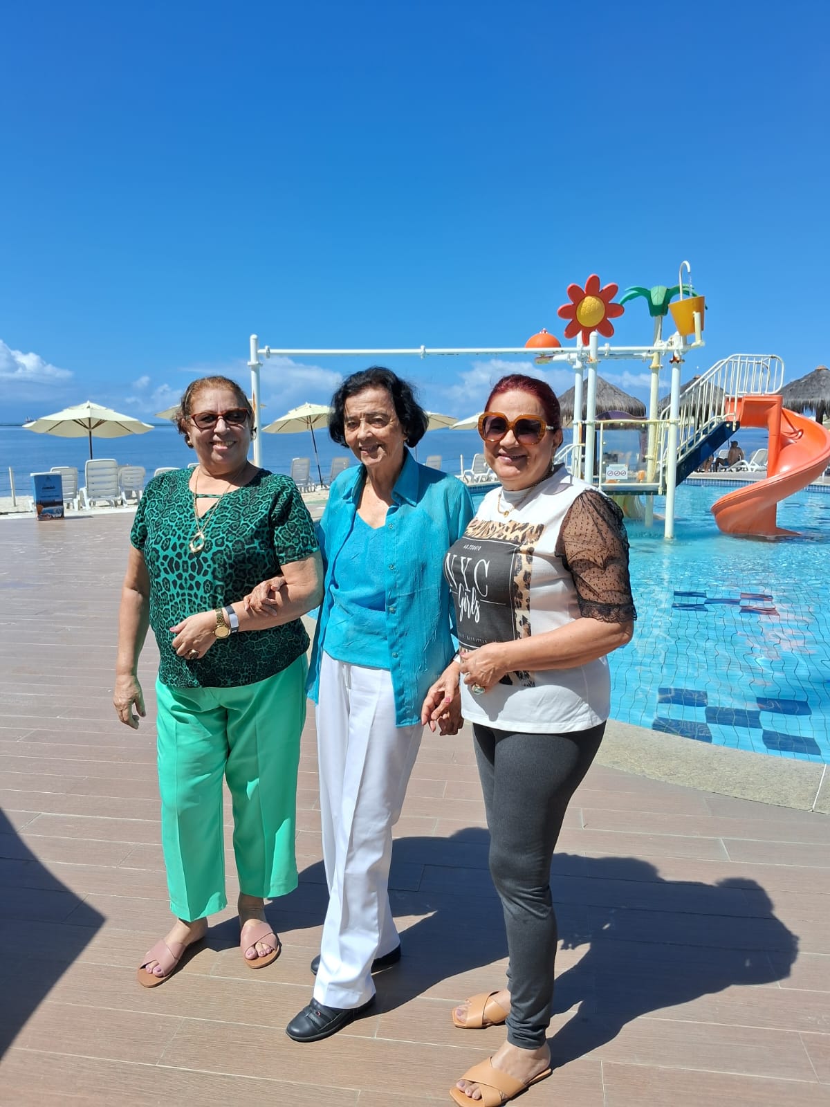 A renomada escritora Maria da Puresa Amorim celebra o seu aniversário num resort chic do litoral pernambucano