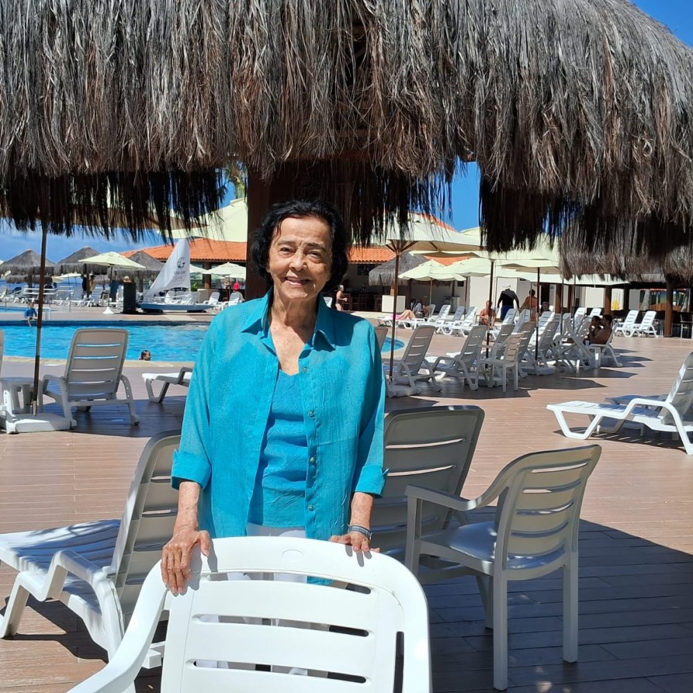 A renomada escritora Maria da Puresa Amorim celebra o seu aniversário num resort chic do litoral pernambucano