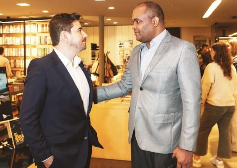 João Costa prestigia o lançamento do livro “Os Guardiões do Sul”, de Marcio Alves Martins em São Paulo