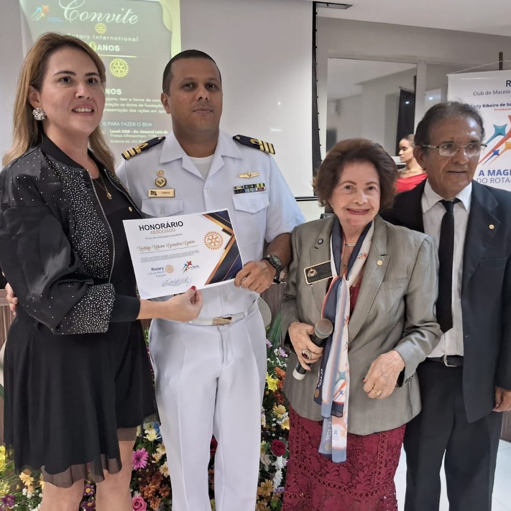 Capitão de Fragata Rodrigo Garcia, Comandante da CPAL, é homenageado pelo Rotary Club de Maceió Pajuçara
