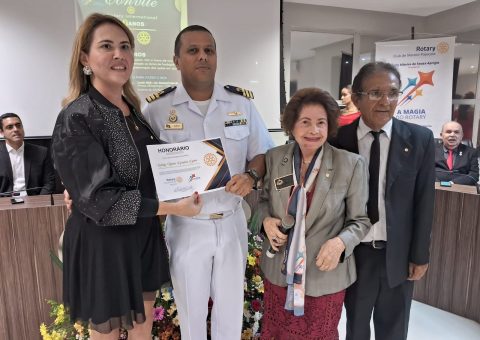 Capitão de Fragata Rodrigo Garcia, Comandante da CPAL, é homenageado pelo Rotary Club de Maceió Pajuçara