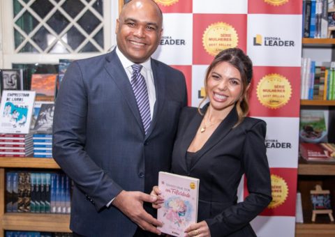 João Costa marca presença no lançamento do livro "Transforme Dor em Felicidade", de Elisa Ponte