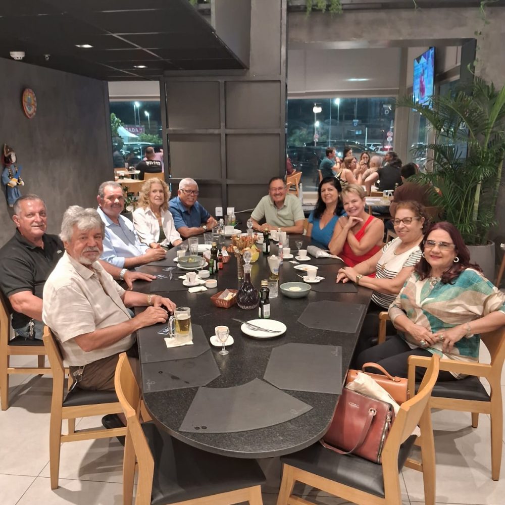 Happy Hour Entre Um Grupo de Amigos Queridos