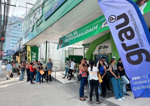 Feira de Empregabilidade do Grau Educacional Farol oferece mais de 350 vagas de trabalho e estágio em Maceió