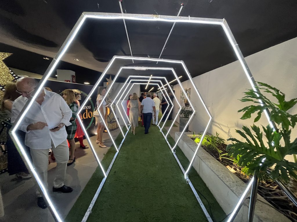 Iate Clube Pajussara revive o glamour no Baile Anos Dourados