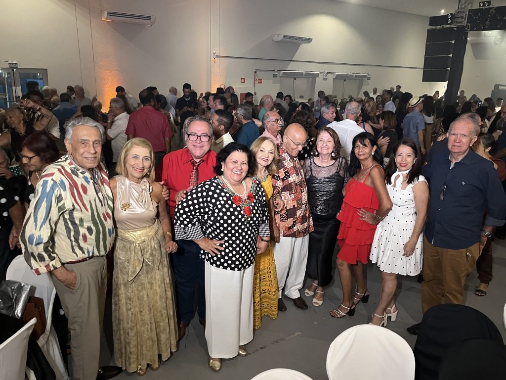 Iate Clube Pajussara revive o glamour no Baile Anos Dourados