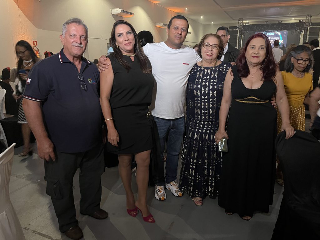 Iate Clube Pajussara revive o glamour no Baile Anos Dourados