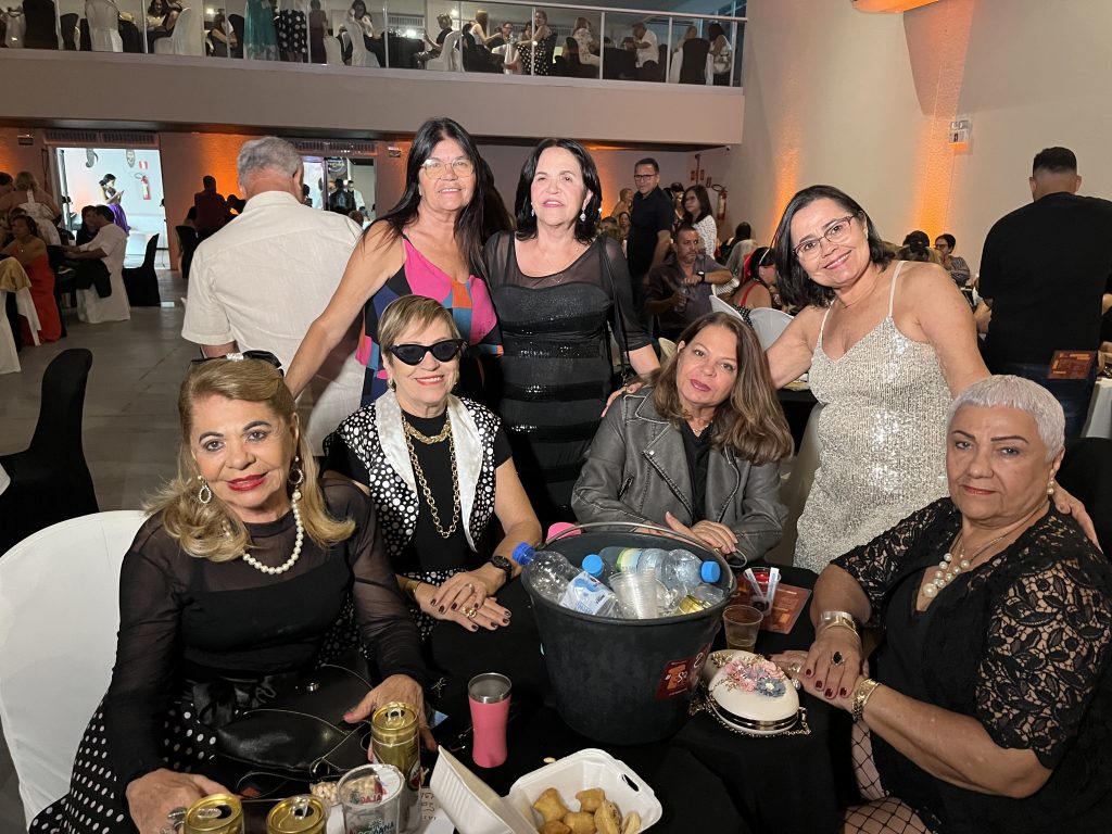 Iate Clube Pajussara revive o glamour no Baile Anos Dourados