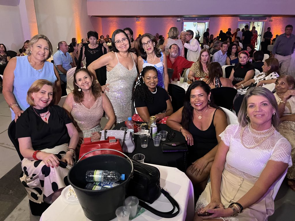 Iate Clube Pajussara revive o glamour no Baile Anos Dourados