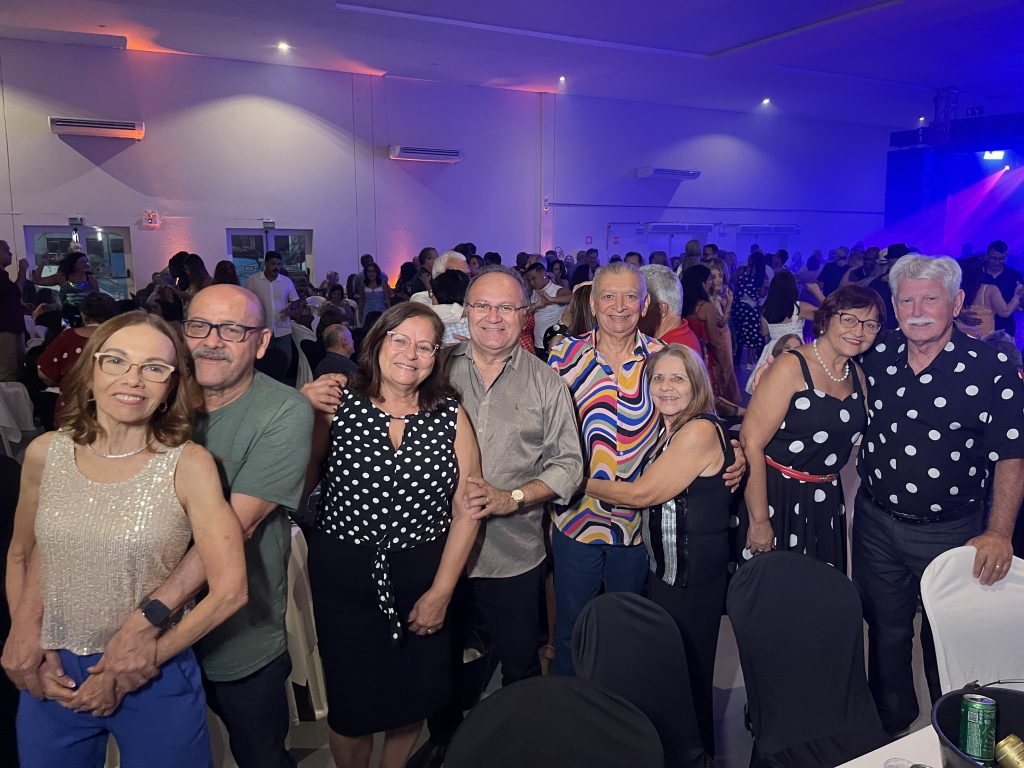 Iate Clube Pajussara revive o glamour no Baile Anos Dourados