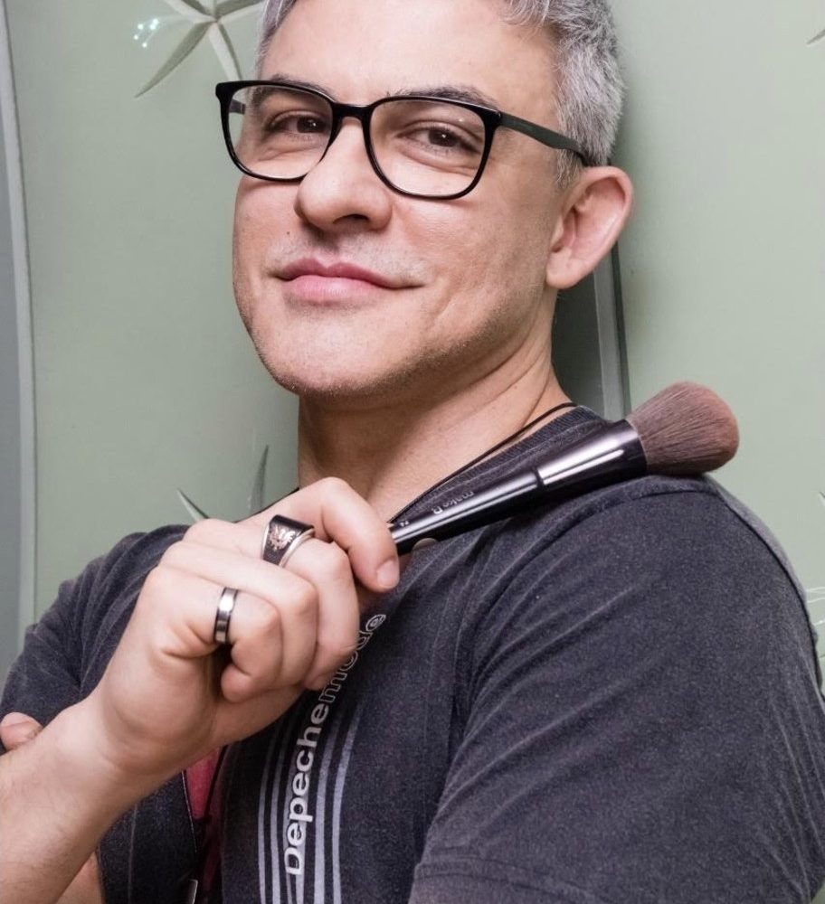 Make de Carnaval: Dicas para fazer a maquiagem resistir durante a folia