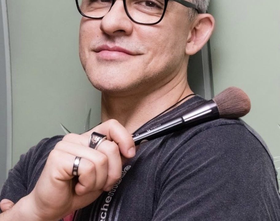 Make de Carnaval: Dicas para fazer a maquiagem resistir durante a folia