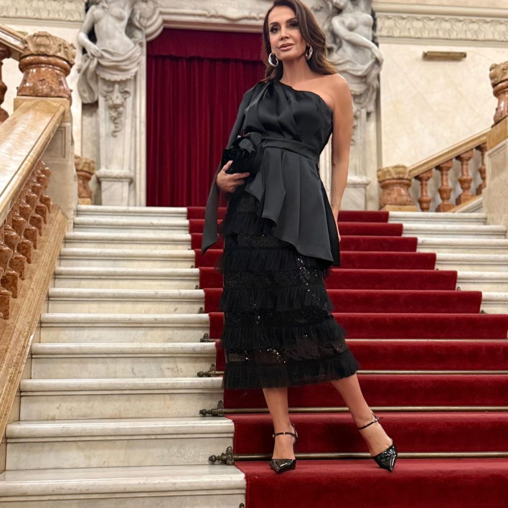 Claudia Métne protagoniza ensaio sofisticado no Theatro Municipal de São Paulo