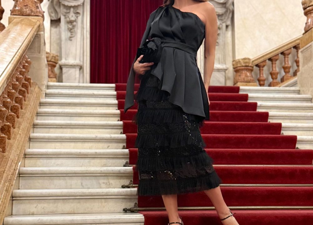 Claudia Métne protagoniza ensaio sofisticado no Theatro Municipal de São Paulo